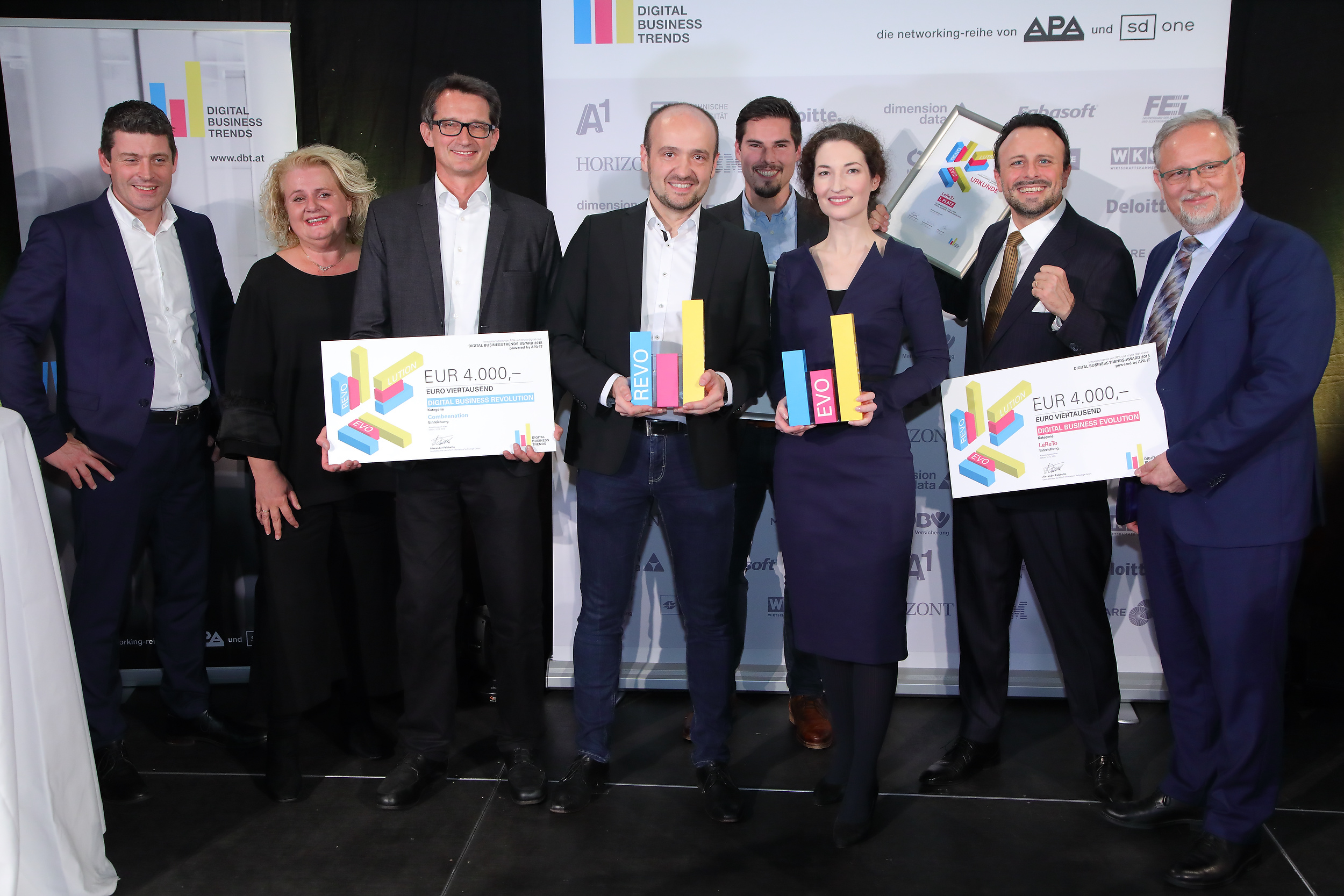 Verantwortliche von APA und styria digital one mit den letztjährigen Gewinnern